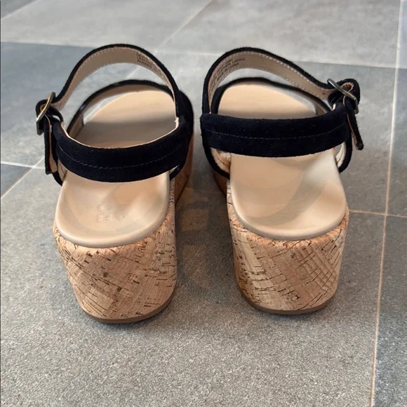 Abeo Devyn Black Wedge Sandals - Picture 4 of 6